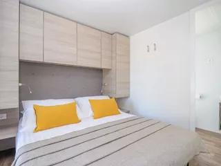 deluxe mobile home - bedroom I.jpg